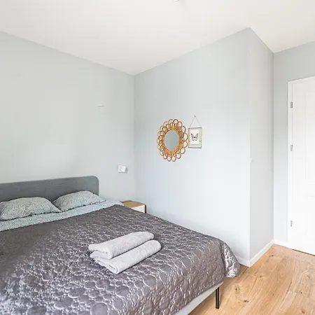 Polaka ~ Self Check-in 24 ~ Car Park ~lift Apartment