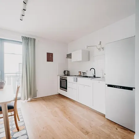 Polaka ~ Self Check-in 24 ~ Car Park ~lift Wrocław