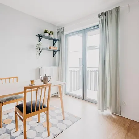 Polaka ~ Self Check-in 24 ~ Car Park ~lift Апартаменты