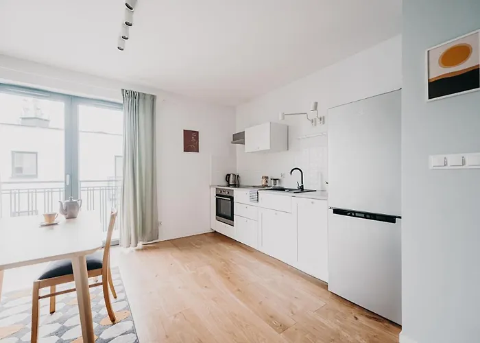 Polaka ~ Self Check-in 24 ~ Car Park ~lift Вроцлав