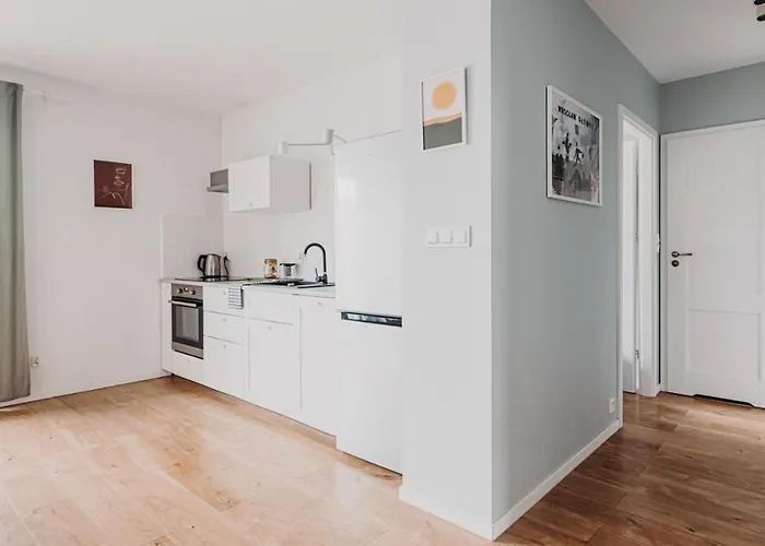 Polaka ~ Self Check-in 24 ~ Car Park ~lift Вроцлав