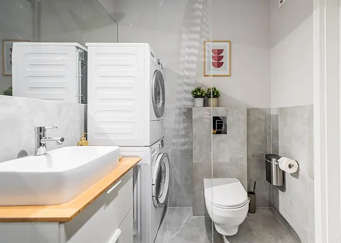 Polaka ~ Self Check-in 24 ~ Car Park ~lift * 브로츠와프